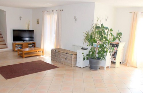 Chateaurenard House | Quiet hillside villa with spa and pool in Provence