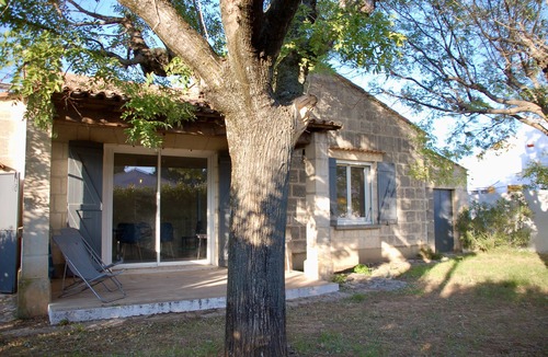 Les Angles House | Quiet house and garden, 10 minutes from Avignon - available. 1st week of Festival