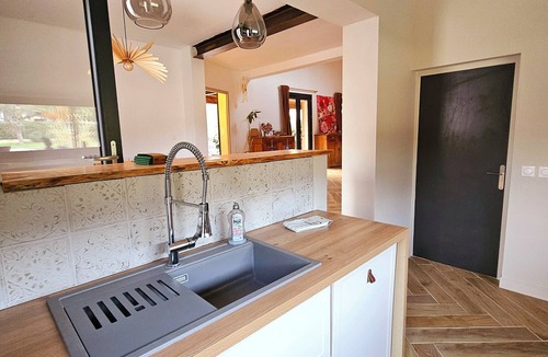 Saint-Chamas House | Quiet house on the edge of a pond