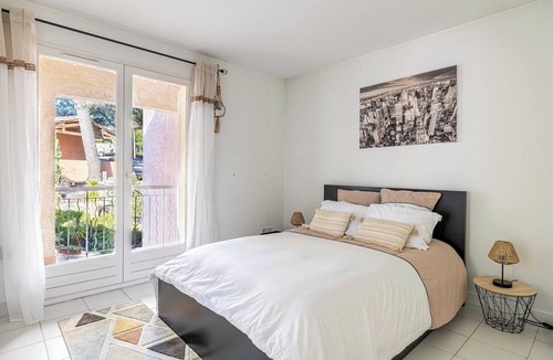 Biot Apartment | Quiet House with Pool