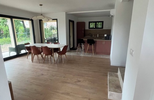 Pierrevert House | Quiet new house in the heart of Provence