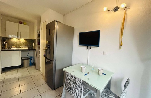 Foulquines Apartment | Quiet studio with terrace and parking, Narbonne Beach