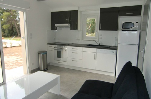 Velaux Apartment | Quiet T2 with swimming pool