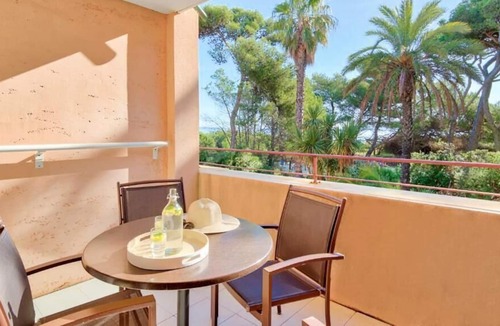 Giens Apartment | Résidence Pierre & Vacances La Pinède*** - Apartment for 4 people - 1 bedroom - Terrace or balcony - Garden view