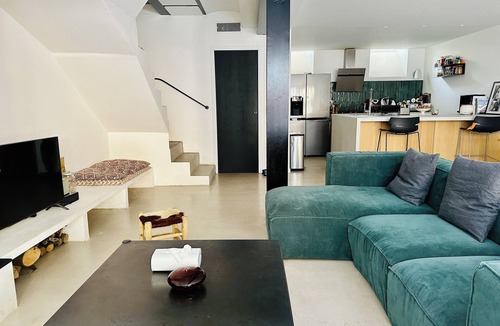 Les Chutes Lavie Condo | RDJ Avec Terrasse et Petite Piscine