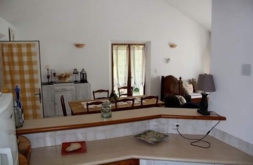 Lagnes House | Recent house inside a 4000 m² park. Taste the tranquillity of Provence