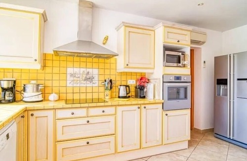 Montfort-sur-Argens House | Recent Provencal villa, 8 rooms, all comfort with swimming pool on closed space