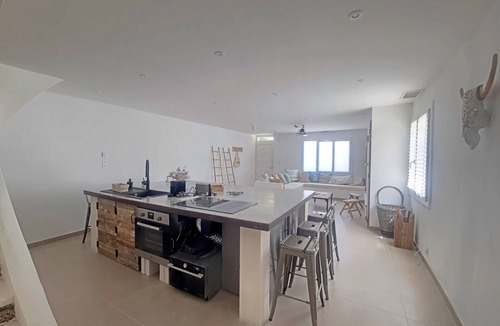 Saintes-Maries-de-la-Mer House | Renovated village house, 3 min to beach, sleeps 9