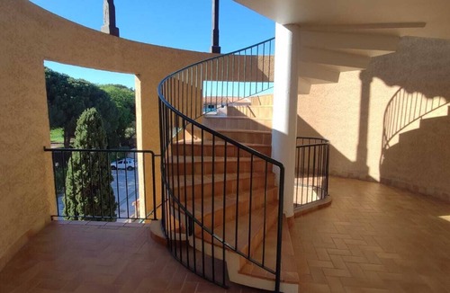 Miramar Apartment | Rent magnificent apartment sea view feet in the water!