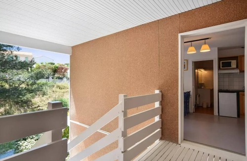 Carnoux-en-Provence Apartment | Residence Debussy - maeva Home - 2-Room Apartment 4 People - Budget