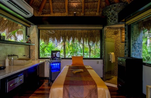 Punta Sam Apartment | Resort Style 3-Bedroom Loft Near the Sea: Villa del Palmar Cancun
