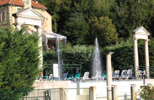 Montbrun-les-Bains Apartment | Romantic Château Stay Rhône