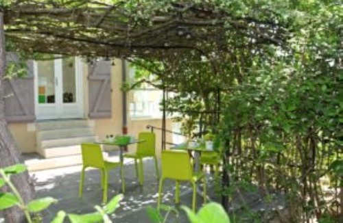 Venelles House | Romantic room with Sainte Victoire view and swimming pool
