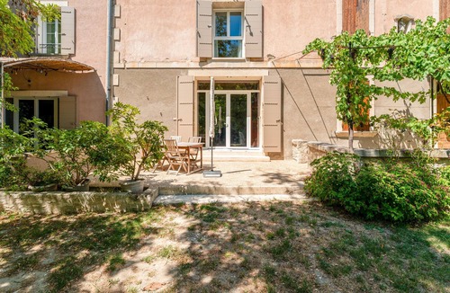 Les Angles Apartment | Room 'Gérard' with Shared Terrace, Shared Garden, and Air Conditioning