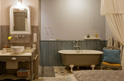 Chateauneuf-de-Gadagne Bed & Breakfast | Room 'Muscadine' with Shared Pool, Wi-Fi and Air Conditioning