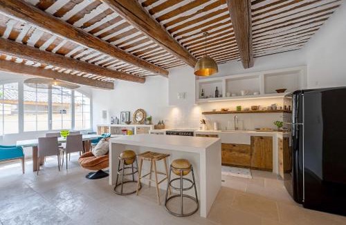 Robion House | Rose Thé - Maison de village dans le Lubéron