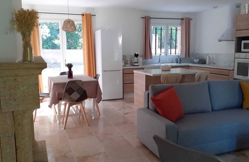 Mondragon House | Séjour Provençale au Coeur de la Pinède au Gîte L'oustal
