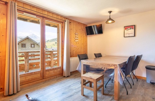 Saint-Sorlin-d'Arves Ski Chalet | Saint-Sorlin Apartment with Pool
