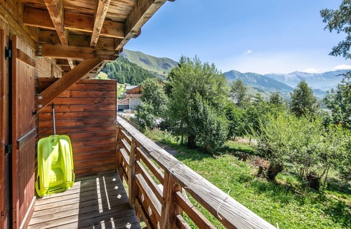 Saint-Sorlin-d'Arves Ski Chalet | Saint-Sorlin Apartment with Pool