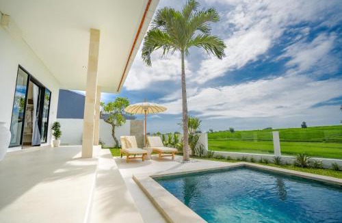 Pererenan Villa | Santorini Sunset NEW 4 BR villa with beautiful rice paddy view and a large pool
