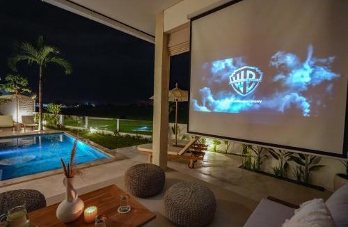 Pererenan Villa | Santorini Sunset NEW 4 BR villa with beautiful rice paddy view and a large pool