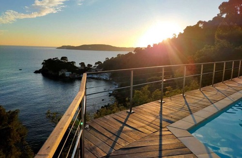Pernes-les-Fontaines Apartment | Sea view apartment in residence with swimming pool, tennis court and private beach access