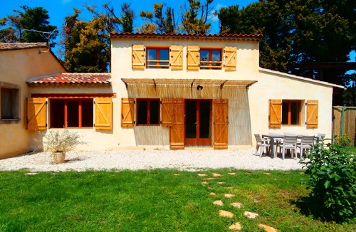 Le Thor Villa | Seasonal rental in the countryside, 5 min from all shops 10 min from Isle sur la Sorgue