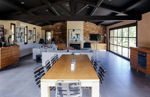 Bormes-Les-Mimosas House | Shepherd House in the Vines
