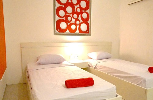 Batu Bolong House | Simona Hotel Twin Bed Room for maks 4 persons