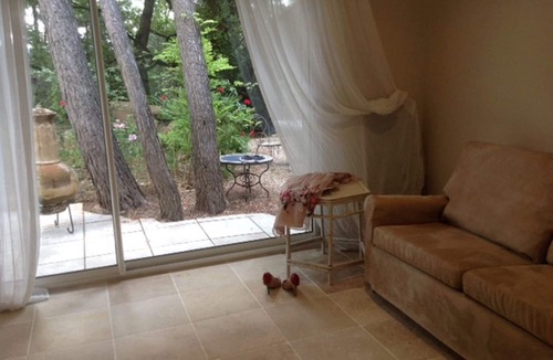 Venelles Villa | Single storey T2 villa adjoining villa under the pines