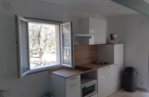 Caumont-sur-Durance House | Small flirtatious house