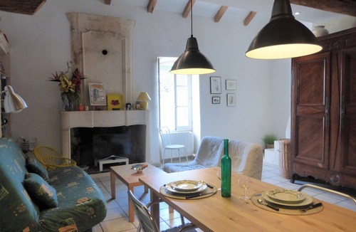 Mouries Apartment | Small house in a village in the heart of the Alpilles