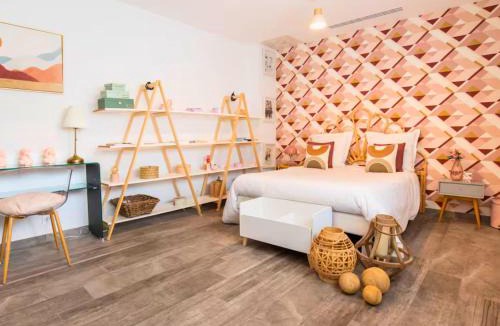 Sorgues Villa | Spéciale Halloween - Idéal Familles & Groupes - 15min Parc Spirou - Nocturnes les 25, 30, 31 octobre et le 1er novembre - 10min Avignon - 5min Gare - Grand jardin clos - Parking gratuit - Au calme - Maison haut de gamme