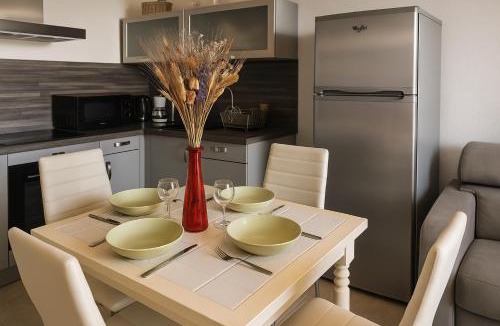 Saintes-Maries-de-la-Mer Apartment | Spacieux appartement tout confort proche plage et centre ville Wifi Animaux bienvenus