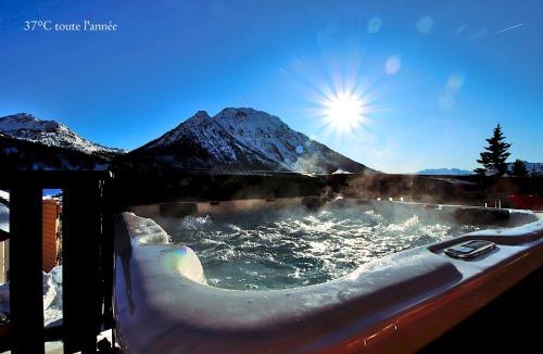 Montgenevre Ski Chalet | Spacious Chalet 16/18 Guests w/Slope View, Jacuzzi et Sauna