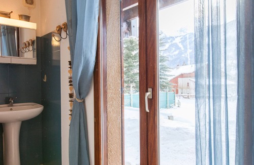 Monetier-les-Bains Apartment | Spacious Chalet · 9 guests · Terrace & Garden · Private Parking
