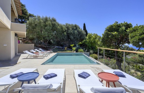 Le Rayol Villa | Spectacular sea view/shops and beach within walking distance/Luxury