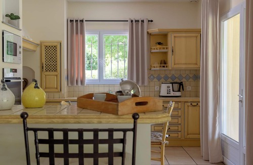 St.-Remy-de-Provence House | Splendid Provencal Villa with Air-Conditoning, Heated Pool and Outside kitchen