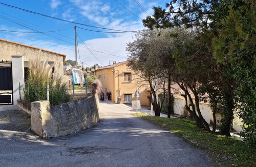 Peypin Apartment | Splendid studio with AC and terrace - Dodo et Tartine