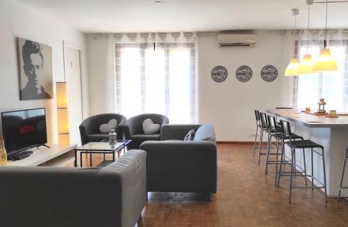 La Villette Apartment | Standing, 3 chambres, clim et garage priv proche Panier et Terrasses Port