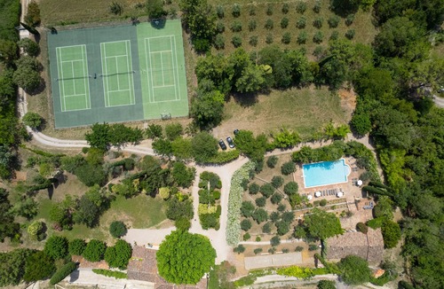 Callas House | Stately property with 3 tennis & sport courts and a large pool, village 5' walk