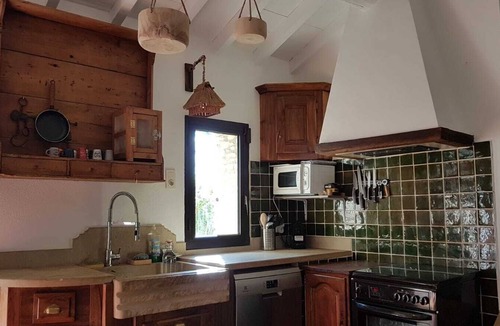 Venasque House | Stone farmhouse "the Pistachio shed