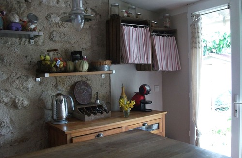 Le Puy-Sainte-Reparade House | Stone house in Provence