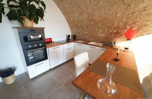Reillanne Apartment | Stone Loft | Domaine Paradis