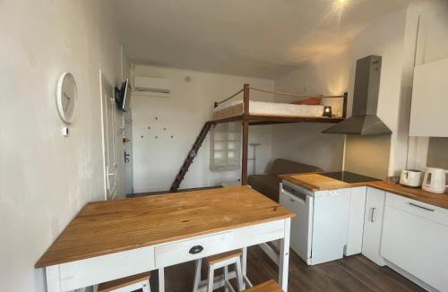 Saint-Michel-l'Observatoire Apartment | Studio cosy climatisé au coeur du village de Saint Michel l'Observatoire