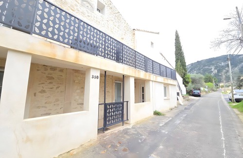 Robion Apartment | Studio Apartment 'Canto Cigalo Rdc 2' with Wi-Fi and Air Conditioning