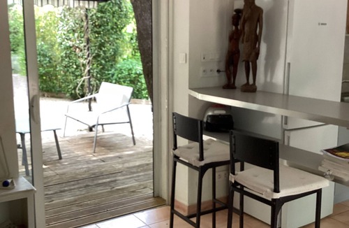 Cogolin Apartment | Studio Avec Terrasse et Pergola Dans Propriété Calme et Sécurisée