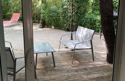 Cogolin Apartment | Studio Avec Terrasse et Pergola Dans Propriété Calme et Sécurisée