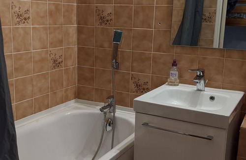 Miramar Apartment | Studio cabin 100 metres from the seafront