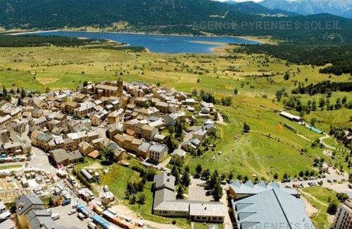 Les Angles Apartment | Studio cabin for 4, near slopes, balcony, elevator, central location